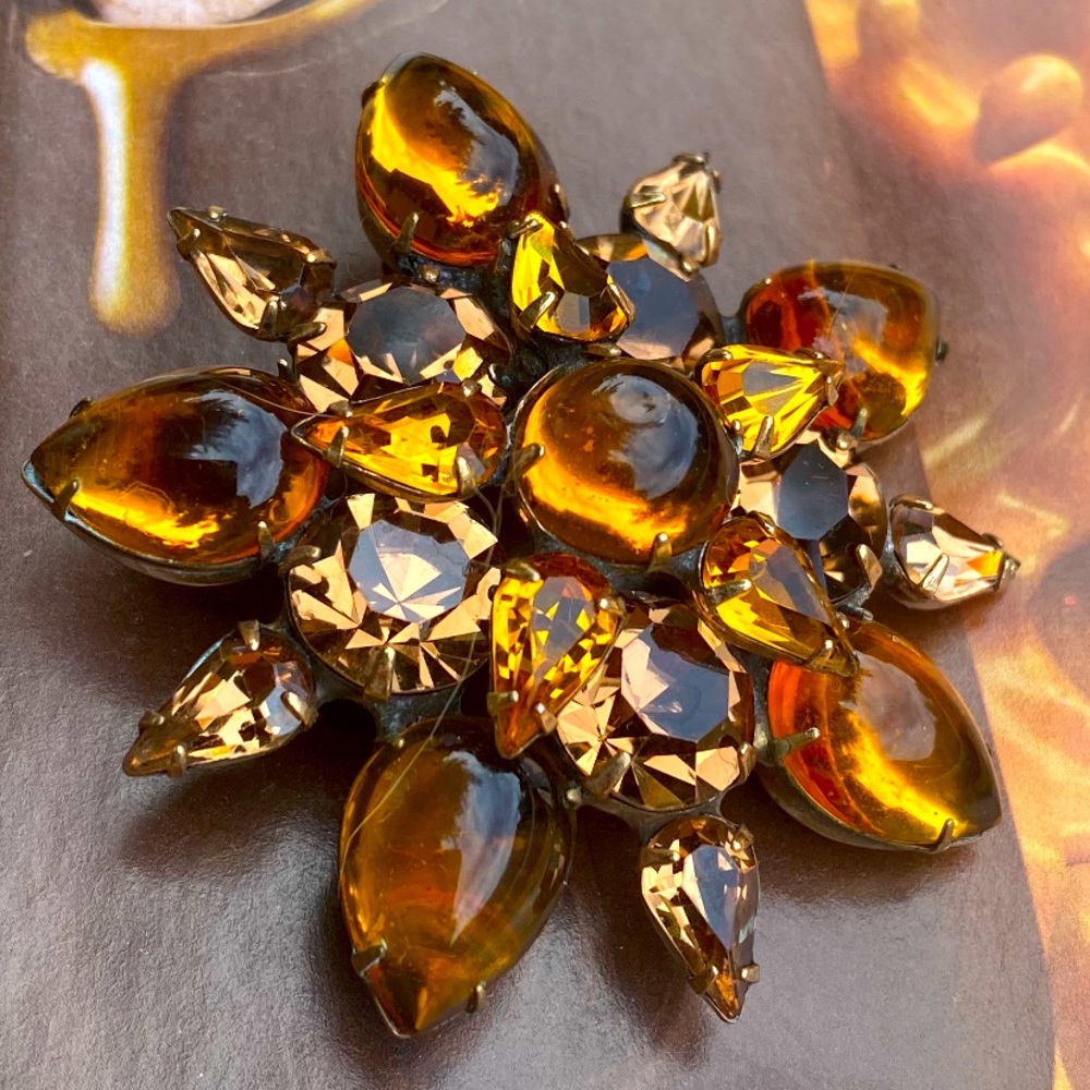 Stunning Weiss Caramel Teardrop Snowflake Brooch 🍫🍯